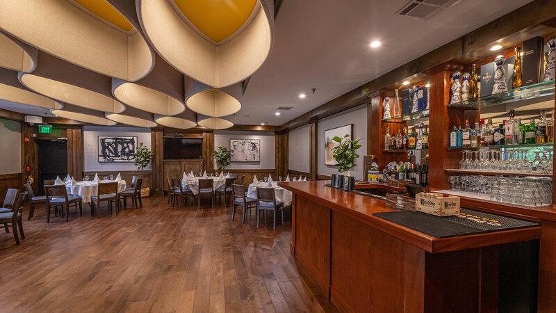 Gold room with private bar and set tables - Barka - Gallery Photo 3 Gold room with private bar and set tables